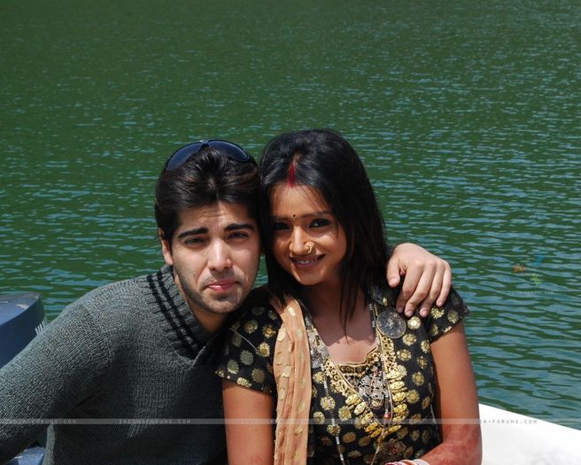 33159-ranvir-and-ragini-doing-boatingop - SAPNA BABUL KA BIDAAI ALL PICTURES AND WALLPAPERS