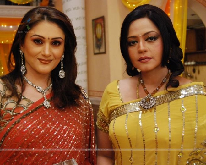 33171-vasundhara-rajvansh-with-sheetaloi - SAPNA BABUL KA BIDAAI ALL PICTURES AND WALLPAPERS