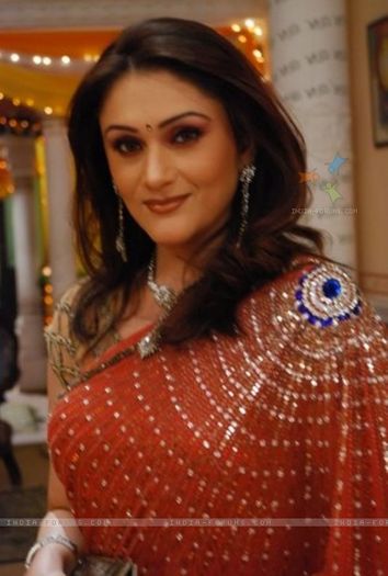 33186-a-still-image-of-eva-grover