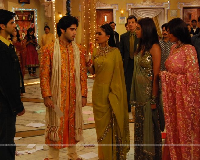 33211-sadhna-telling-truth-of-sonia-opkto-ranvir - SAPNA BABUL KA BIDAAI ALL PICTURES AND WALLPAPERS