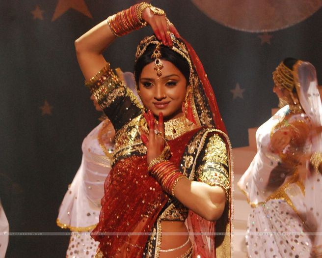 56407-ragini-dancing-on-the-dance-flooru