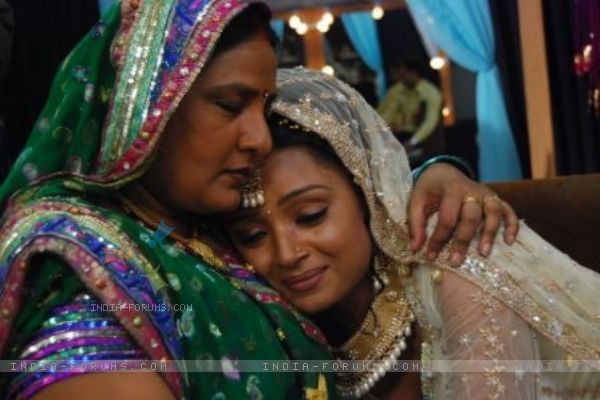 33252-kaushalya-with-her-daughter-ragini