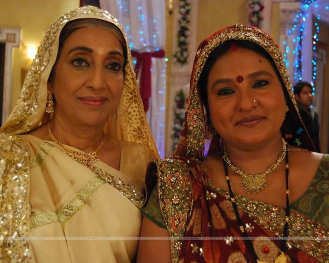 33313-kaushalya-with-mother-sumitrauy - SAPNA BABUL KA BIDAAI ALL PICTURES AND WALLPAPERS