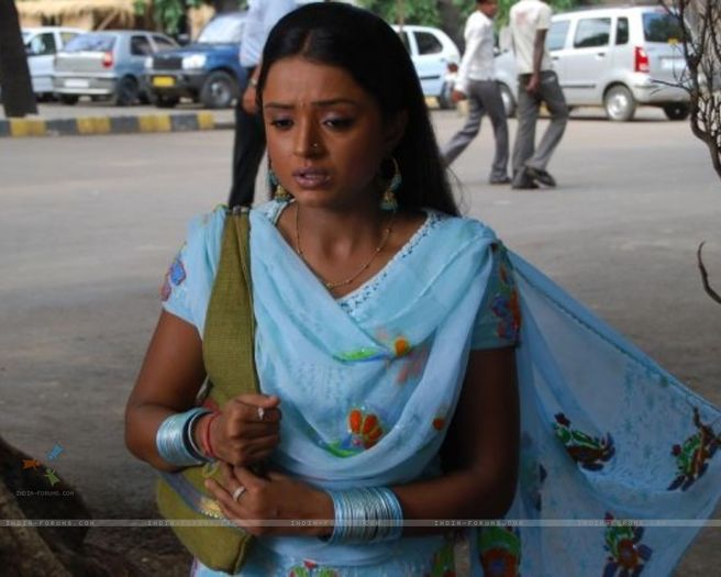 33325-ragini-looking-upsetui - SAPNA BABUL KA BIDAAI ALL PICTURES AND WALLPAPERS