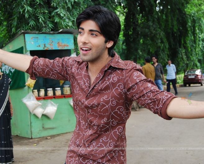 33331-ranvir-rajvansh-looking-happy0o - SAPNA BABUL KA BIDAAI ALL PICTURES AND WALLPAPERS