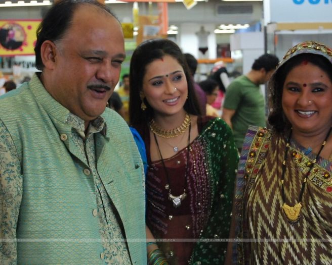 33285-sadhna-with-her-mamaji-and-mamijiu - SAPNA BABUL KA BIDAAI ALL PICTURES AND WALLPAPERS