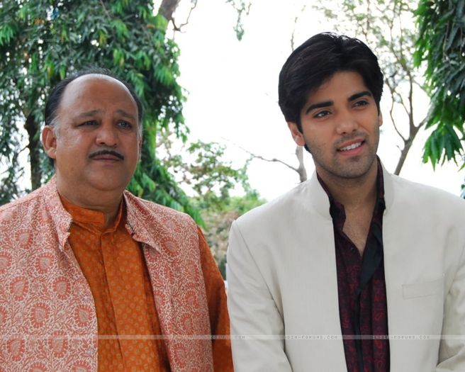 33288-ranvir-with-his-father-in-law-sharmajil; - SAPNA BABUL KA BIDAAI ALL PICTURES AND WALLPAPERS