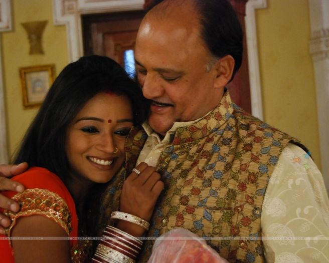 33360-father-and-daughter-love-sceneiu - SAPNA BABUL KA BIDAAI ALL PICTURES AND WALLPAPERS