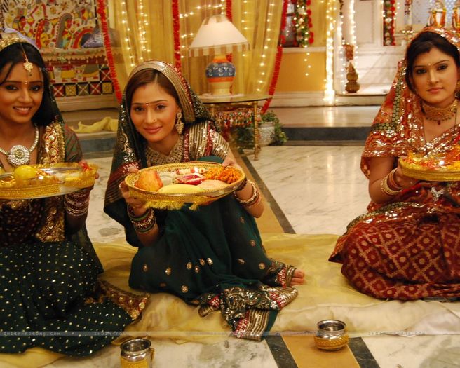 38878-a-still-of-sadhna-ragini-and-avniui - SAPNA BABUL KA BIDAAI ALL PICTURES AND WALLPAPERS