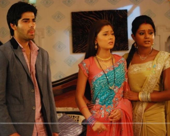 40347-sadhna-ragini-and-ranvir-looking-UYsad - SAPNA BABUL KA BIDAAI ALL PICTURES AND WALLPAPERS