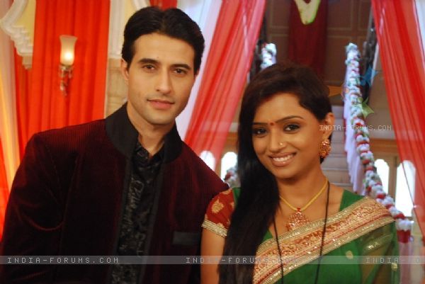 90087-anmol-with-his-wife-ragini