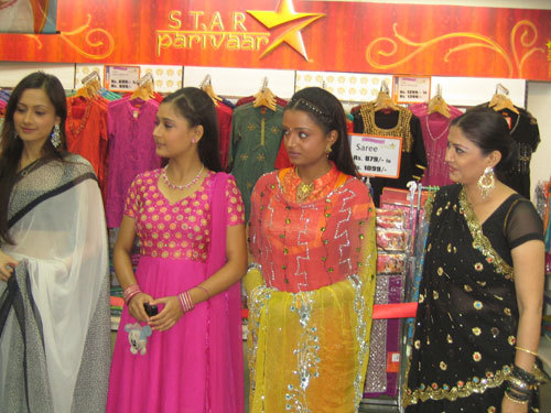 20080108082758_slide-show-1 - Big Bazaar launches Star Parivaar Designer Ethnic Wear Collection