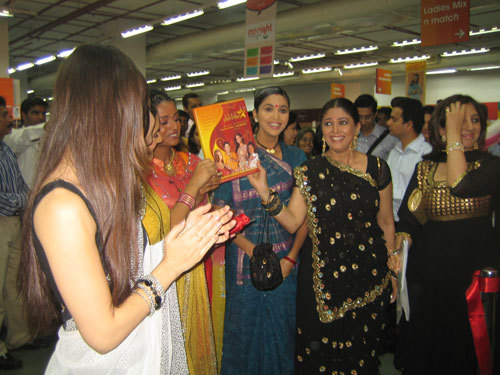 20080108084112_slide-show--9 - Big Bazaar launches Star Parivaar Designer Ethnic Wear Collection