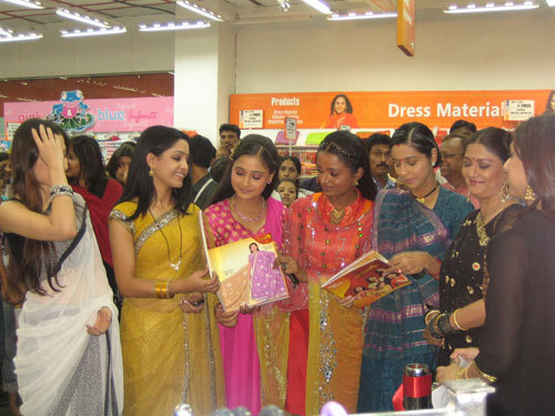 20080108084137_slide-show---10 - Big Bazaar launches Star Parivaar Designer Ethnic Wear Collection