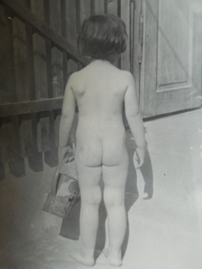 mă duc să ud florile!