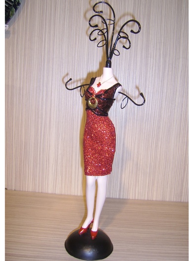 suport-de-bijuterii-de-colectie-din-anglia-526215 - masti venetiene