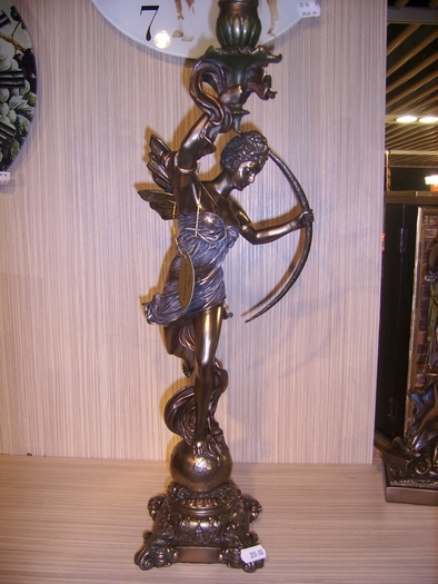 statueta-suport-de-lumanare-cu-zeita-vanatorii-aspect-bronz-526206 - masti venetiene