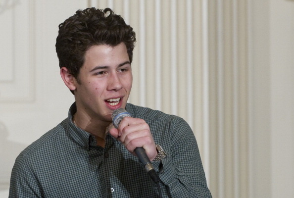 Nick-2011-nick-jonas-19623954-594-400 - Solo