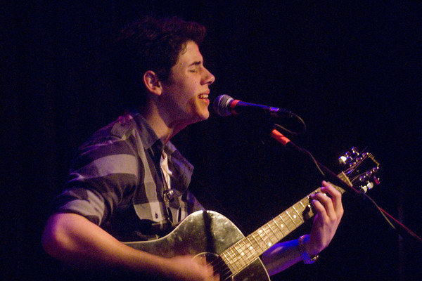 Nick-2011-nick-jonas-19607022-600-400