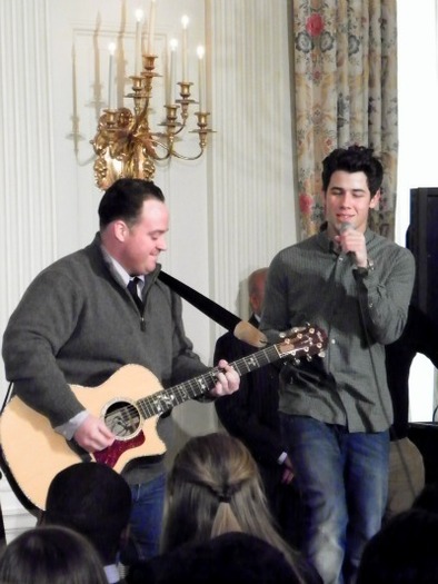 Nick-2011-nick-jonas-19623958-400-533 - 2011 pics XD