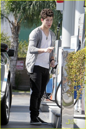 Nick-Jonas-2011-Jonas_Nezrin-nick-jonas-19539060-816-1222