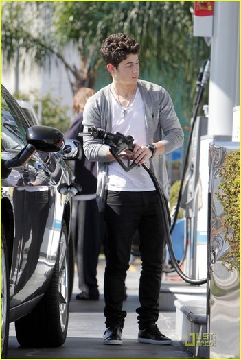 Nick-Jonas-2011-Jonas_Nezrin-nick-jonas-19539109-816-1222