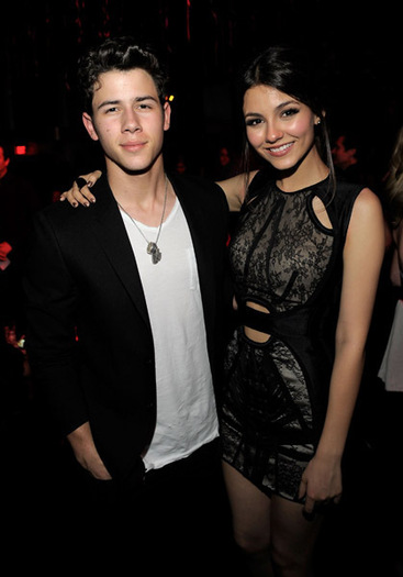 Nick-Jonas-2011-nick-jonas-19520284-419-600