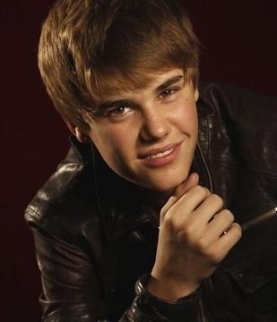 Portraits-by-Dan-McMedann-justin-bieber-19640108-312-400 - Biebzz