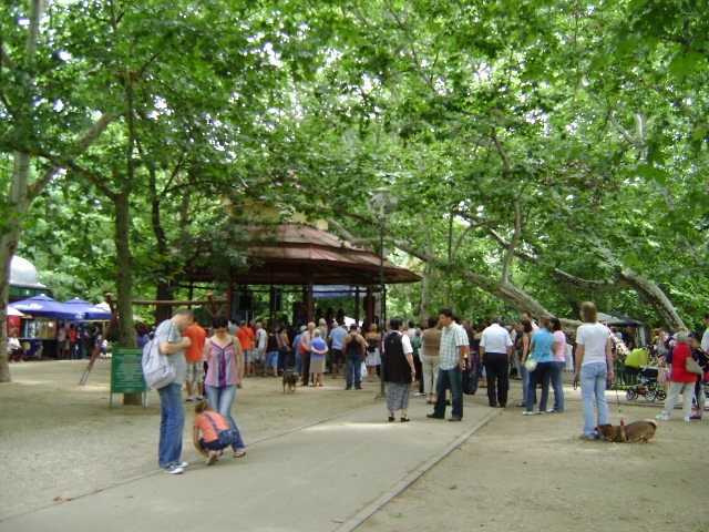 HAI SA VEDEM CE-I ACOLO