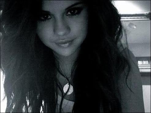 selena_gomez_1230112644[1]