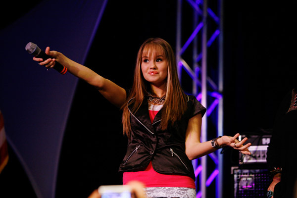 13505ae6d2904e08b89e490862e65efd - xDebby Ryan evenimente