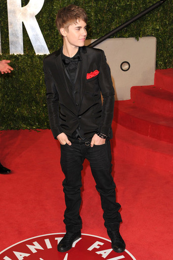 Justin+Bieber+2011+Vanity+Fair+Oscar+Party+dgSXINTEvQAl