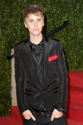 Justin+Bieber+2011+Vanity+Fair+Oscar+Party+MR2aNFYQUVWl