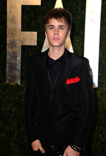 Justin+Bieber+2011+Vanity+Fair+Oscar+Party+SC9GwynoPYql