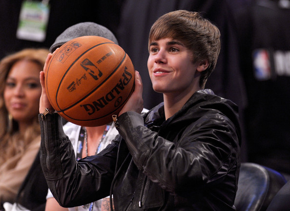 Justin+Bieber+2011+NBA+Star+Game+Performances+3E7wvAC_kiQl - justin bieber 2011
