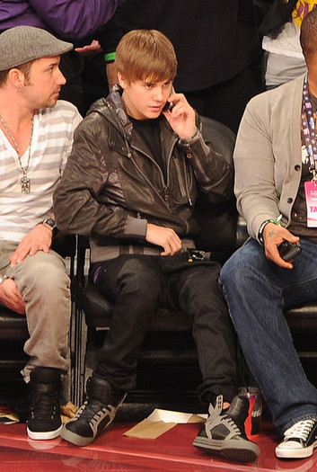 Justin+Bieber+2011+NBA+Star+Game+Performances+9mDqOQcit5Jl - justin bieber 2011