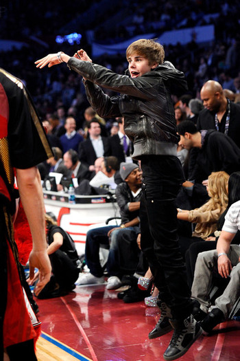 Justin+Bieber+2011+NBA+Star+Game+Performances+HEUAS4jXUu_l - justin bieber 2011