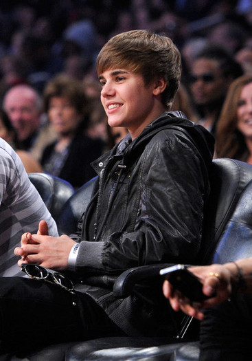 Justin+Bieber+2011+NBA+Star+Game+Performances+LUIbkrO6DA2l - justin bieber 2011