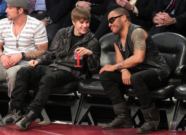 Justin+Bieber+2011+NBA+Star+Game+Performances+RZWD2HkSyJUl - justin bieber 2011