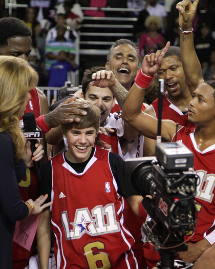 Justin+Bieber+2011+BBVA+NBA+Star+Celebrity+bkAOdoMx2SWl - justin bieber 2011