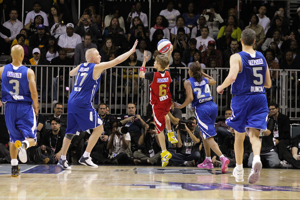 Justin+Bieber+2011+NBA+Star+Celebrity+Game+9omKYPClre9l - justin bieber 2011