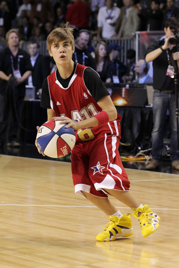 Justin+Bieber+2011+NBA+Star+Celebrity+Game+aBPCpQbKWD3l - justin bieber 2011