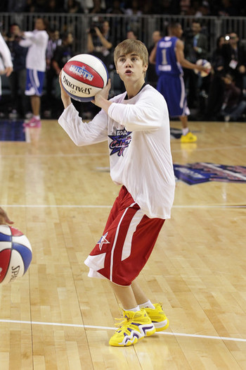 Justin+Bieber+2011+NBA+Star+Celebrity+Game+BjniY5WuzCjl - justin bieber 2011