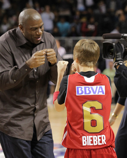 Justin+Bieber+2011+NBA+Star+Celebrity+Game+PxvWloiTfE5l - justin bieber 2011