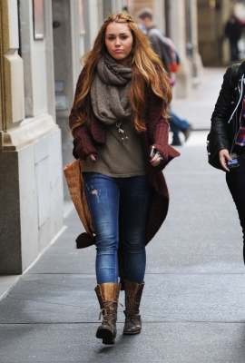  - x Shopping for shoes in New York City - 28th February 2011