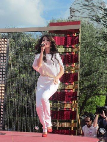 selena-gomez-disneylad6 - selly in concert la Disneyland