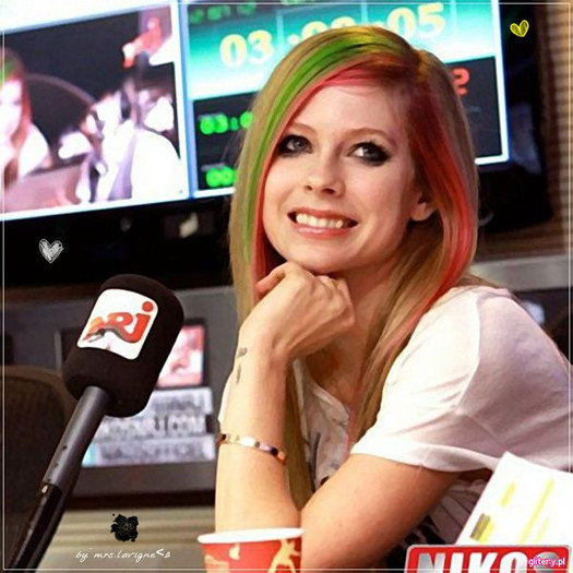 0086888921 - Avril Lavigne - M am maturizat - Interviu ROMANIA