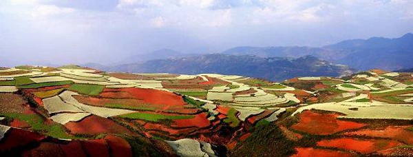 1 - Dealurile multicolore din Yunnan un loc unic pe Terra