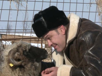 dragos-stoica-a-filmat-clipului-oaia-mea-la--11-grade-celsius-434x326