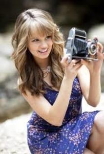 imagesCAN5LG0F - Debby Ryan